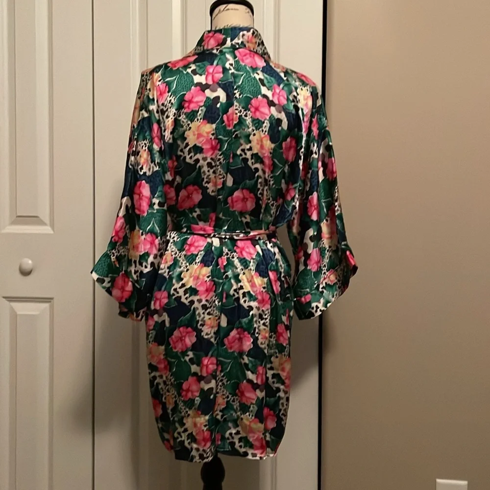 EUC Vintage Victorias Secret Gold Label 100% silk robe, floral & animal print OS - Picture 2 of 6